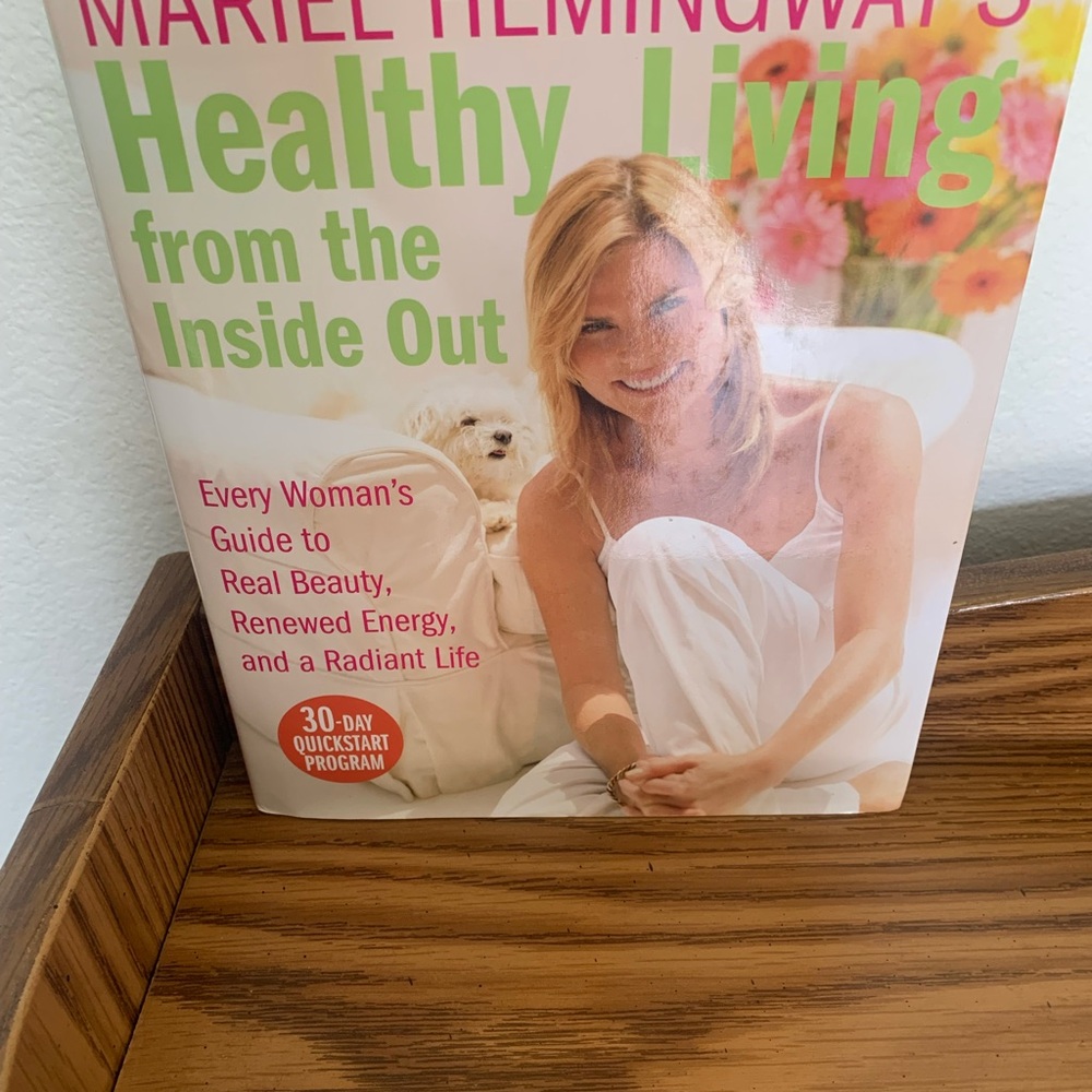 MARIEL HEMINGWAY’S HEALTHY LIVING FROM THE INSIDE OUT HARDCOVER BOOK